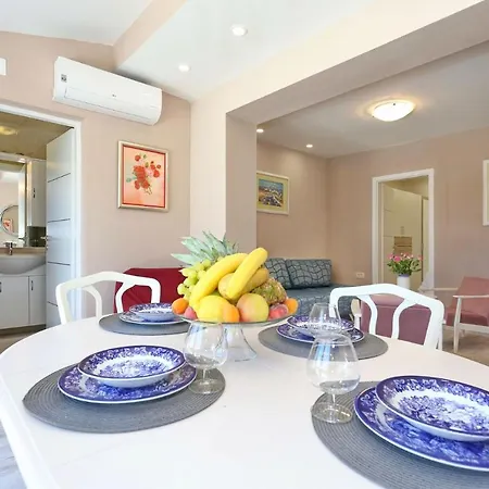 Villa Hacienda Mia With Yacuzzi,bbq , Free Parking Zára
