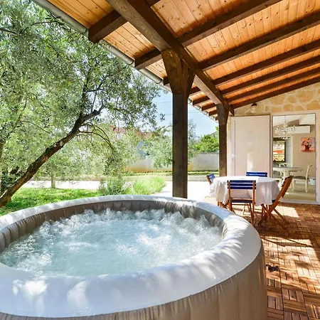 Hacienda Mia With Yacuzzi,bbq , Free Parking * Zara